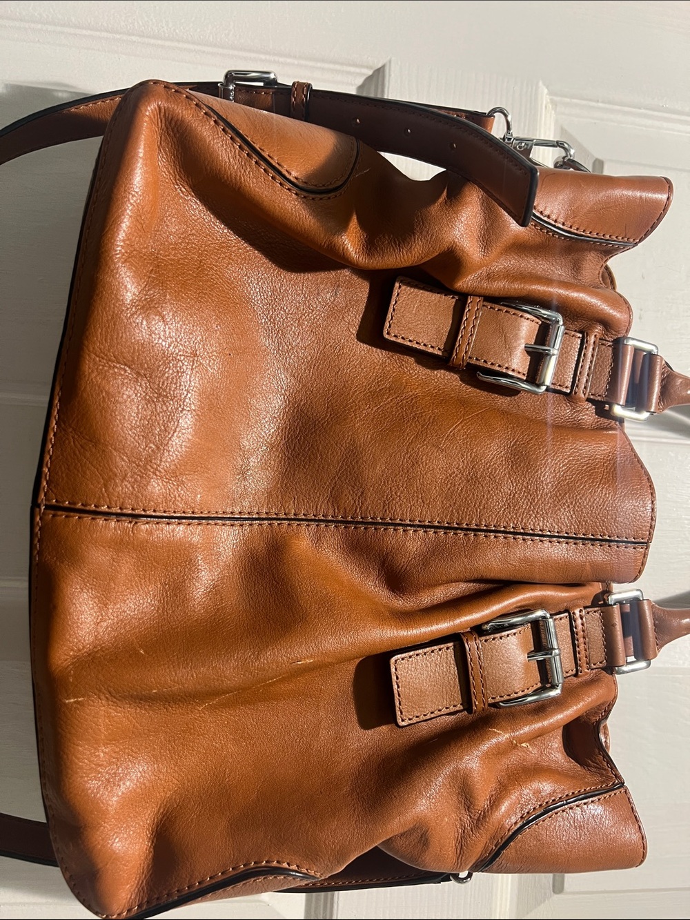 Michael Kors Women's Classic Tan Leather Tote Bag with Adjustable Strap - Picture 5 of 14